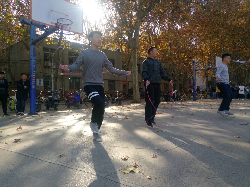 3dh漫
成功举办“激扬青春,挥洒自我” 主题趣味运动会